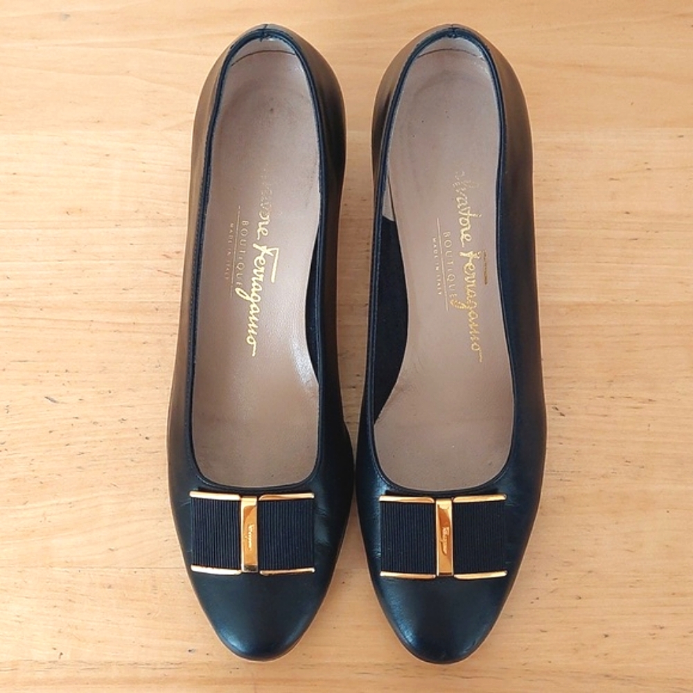 Salvatore Ferragamo Bow Black Leather Low Heeled Pumps